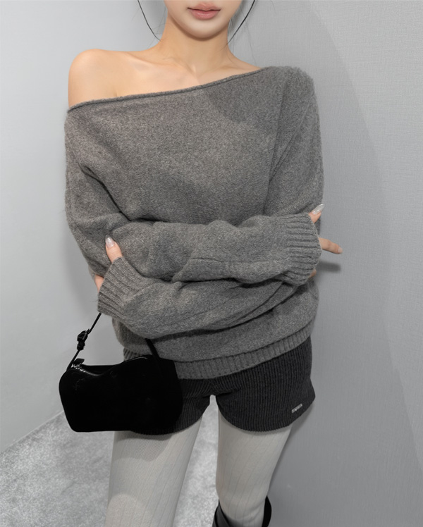 소프트 내추럴 오프숄더 니트